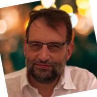 Gardez le contact. Lien Linkedin Gardez le contact. Lien Linkedin