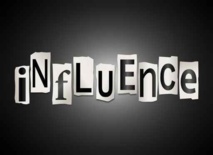 L'analyste : facteur clé de réussite d'une stratégie de communication d'infuence L'analyste : facteur clé de réussite d'une stratégie de communication d'infuence