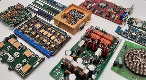 Des métaux africains dans nos cartes électroniques. Des métaux africains dans nos cartes électroniques.