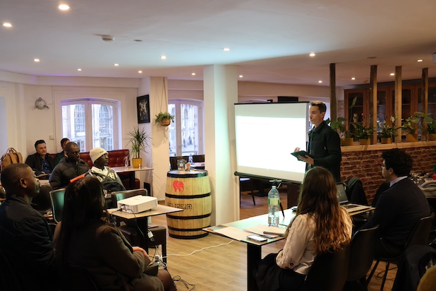 Veille, IA générative et désinformation : au VeilleLab, Mickaël Réault appelle à bâtir une veille antifragile