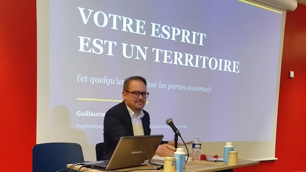 Esprit critique : comment survivre à l’océan informationnel. Entretien avec Guillaume Chillet