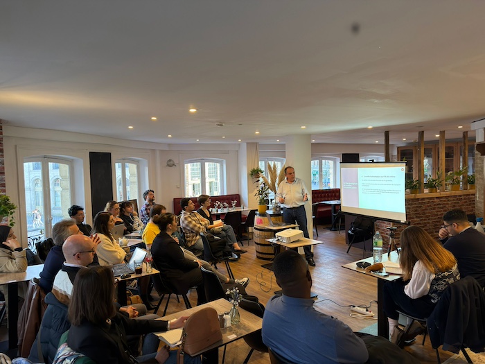 Veille, IA générative et désinformation : au VeilleLab, Arnaud Marquant alerte sur les limites de la détection et le retour nécessaire de l’humain