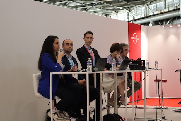 Au premier plan, Hasnae Chami-Boudrika. Debout, Mickaël Réault